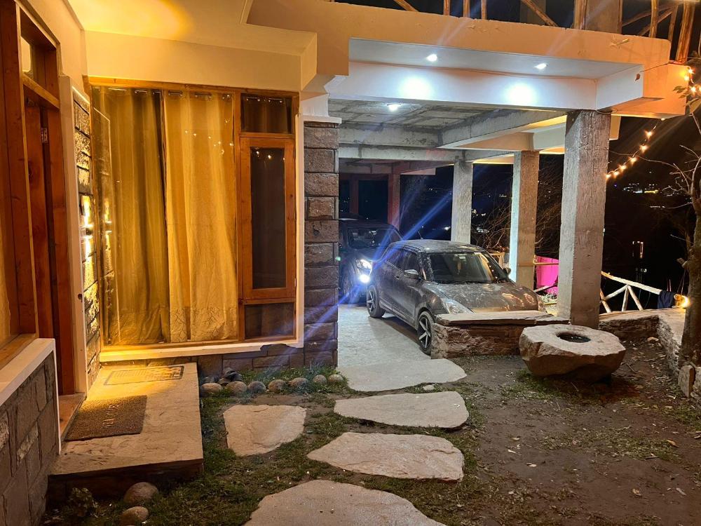 the venus live like a local