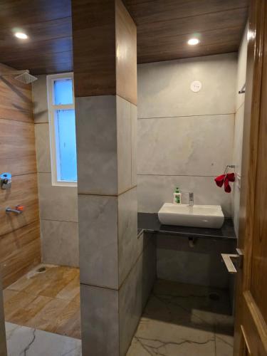 the venus live like a local