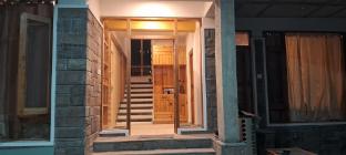 the venus live like a local