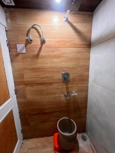 the venus live like a local