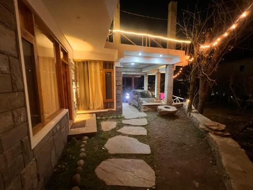 the venus live like a local