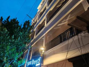 seaa breeze white town