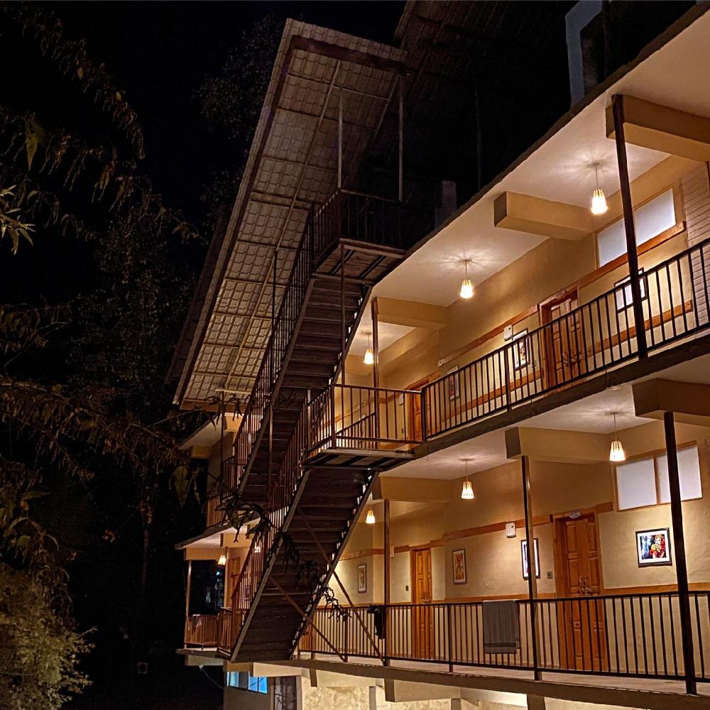 vivaan stays tirthan