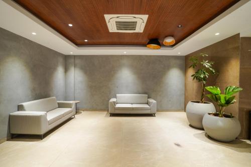 hotel tulips grand