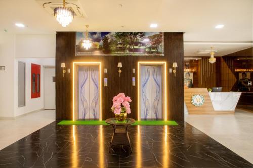 the monarch hotel bagalur it park