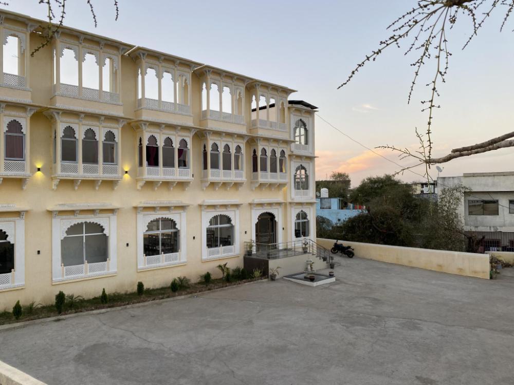 the hinglajgarh resort