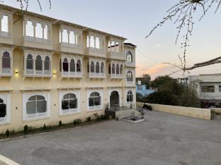 the hinglajgarh resort