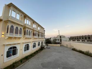 the hinglajgarh resort