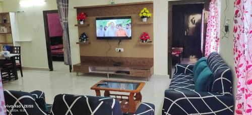 crozy corner 2bhk near aig andus embassy