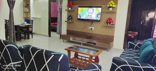 crozy corner 2bhk near aig andus embassy