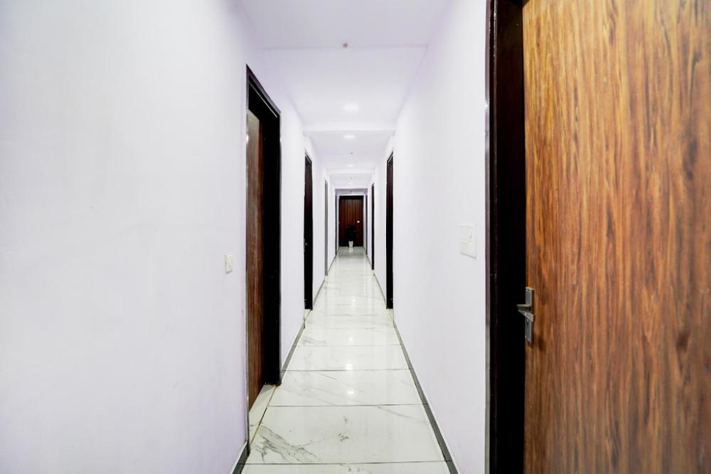 collection o hotel star inn near by hindon airforce mohan nagar ghaziabad