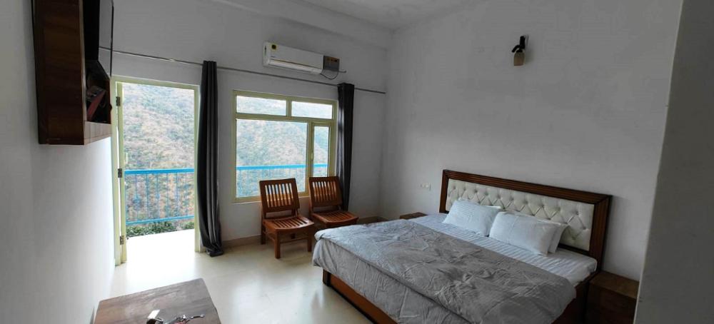 the yamuna deck resort and cafe