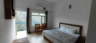 the yamuna deck resort and cafe