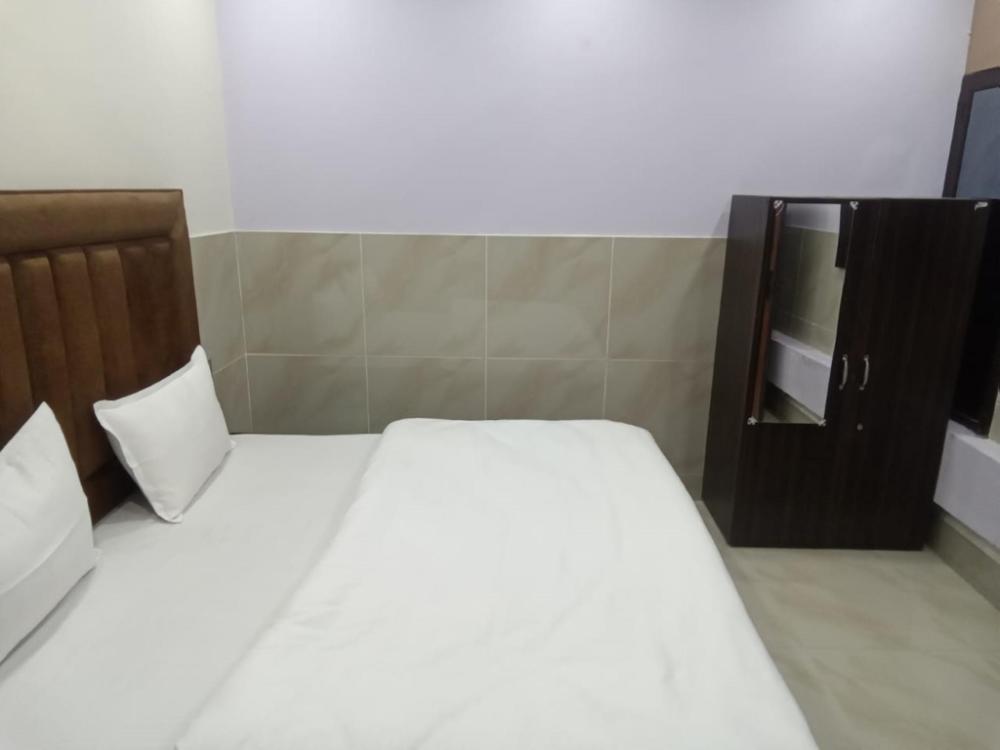 hotel dixit residency vrindavan
