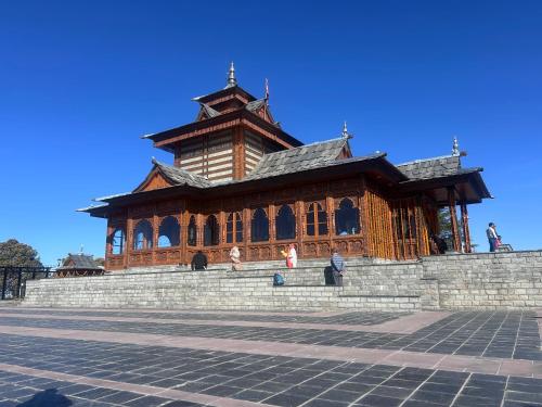 shalom hillcrest inn