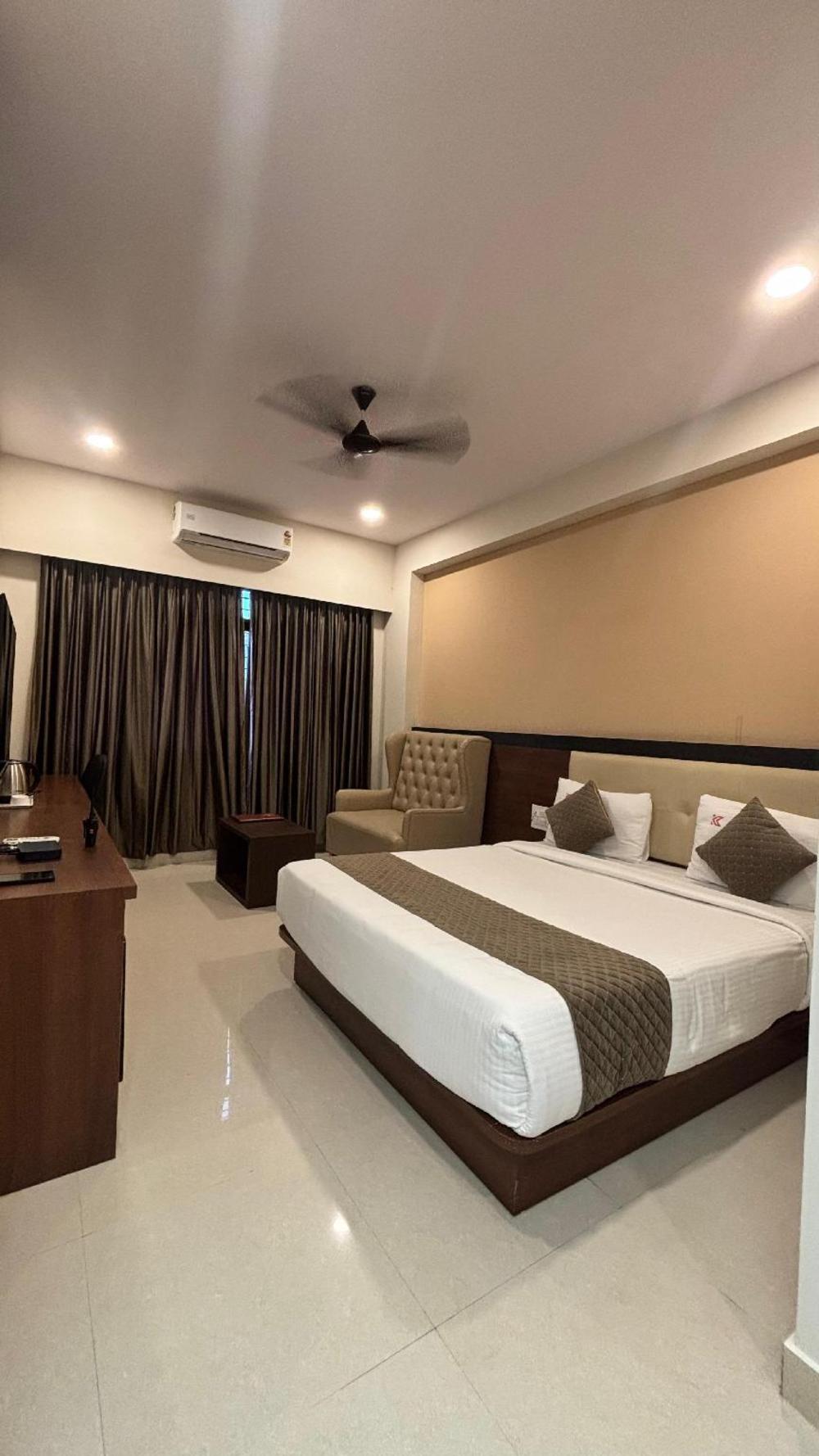 hotel kalyan suites