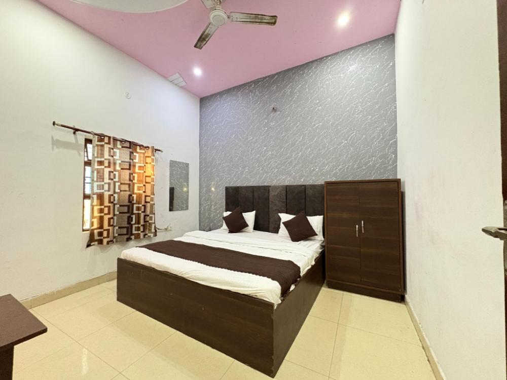 the grand plaza agra