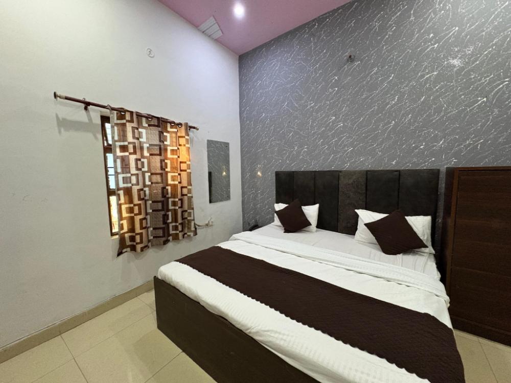 the grand plaza agra