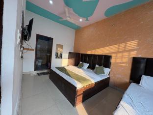 the grand plaza agra