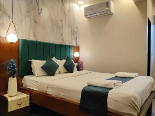 the solitaire residency