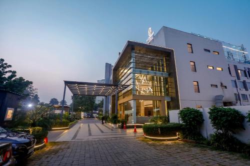 sapphire suites by arif castles