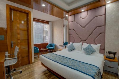 platinum services apartment dlf cyberhub