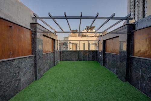 platinum services apartment dlf cyberhub