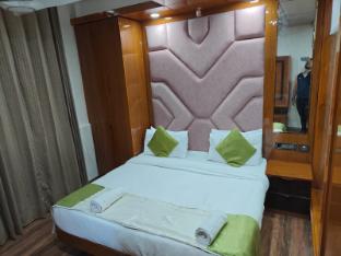 platinum services apartment dlf cyberhub