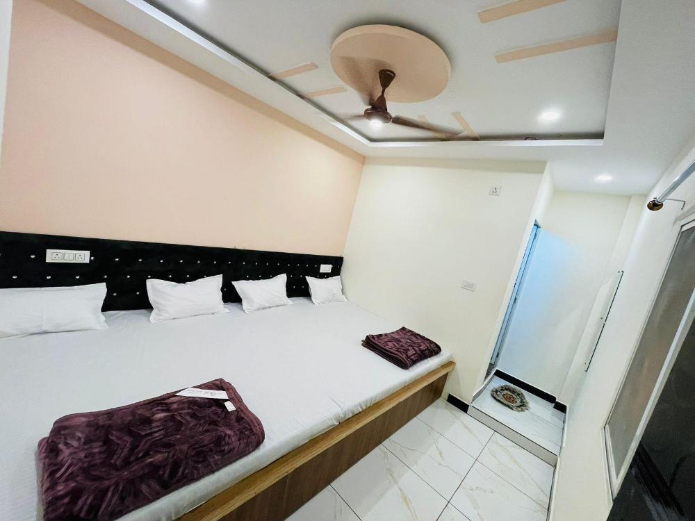 hotel mahakal naman palace