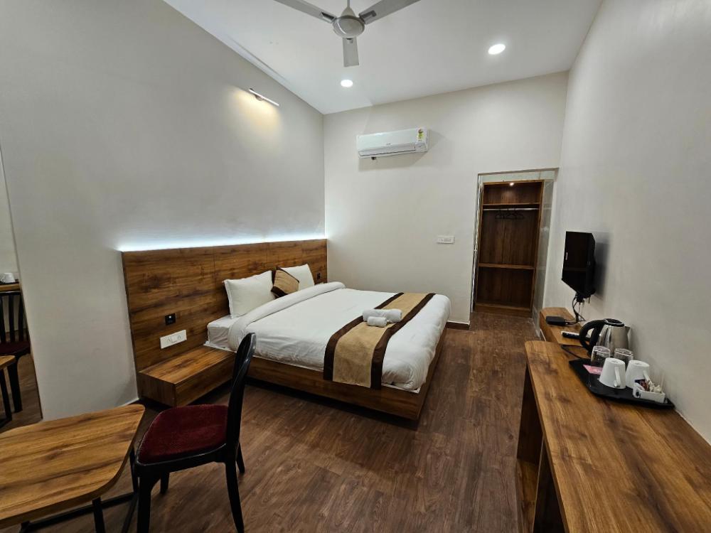 devki grand hotel