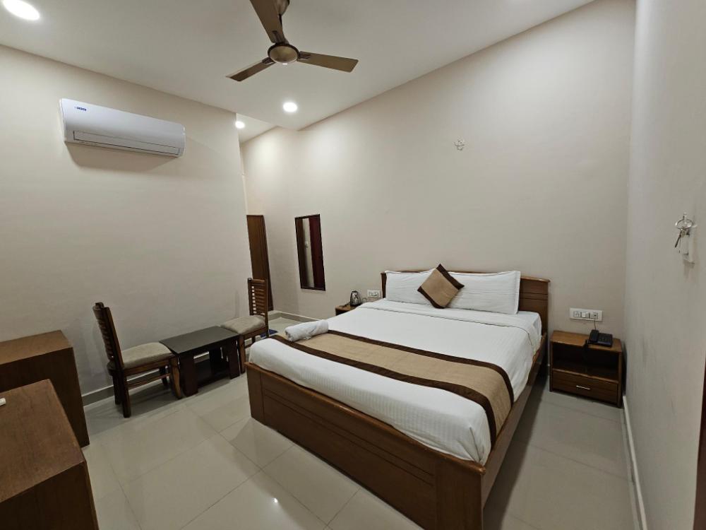 devki grand hotel