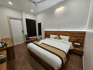 devki grand hotel