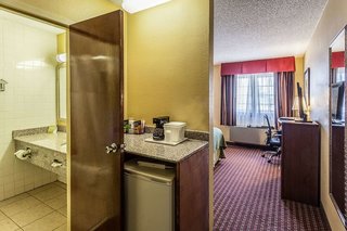 Quality Inn & Suites Lincoln South,Nebraska>>Lincoln,3 star