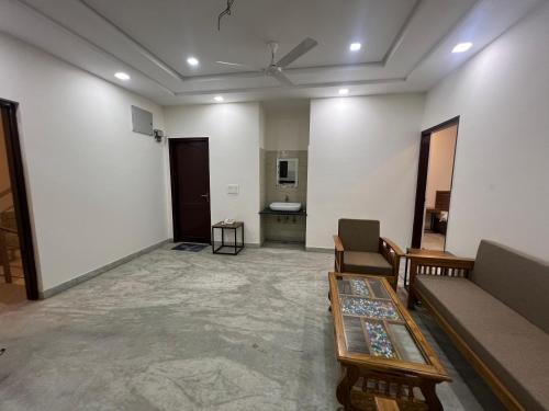 hotel suryavanshi palace