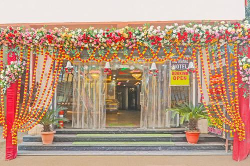 super collection o sheesh mahal hotel