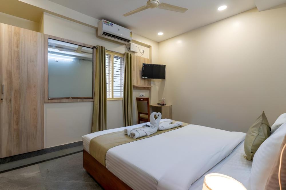chalet hotel madiwala