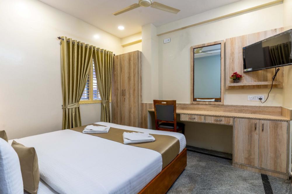 chalet hotel madiwala