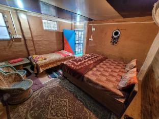 11 gaon mudhouse homestay