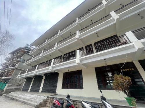 celebriti inn by london vista hotels old manali