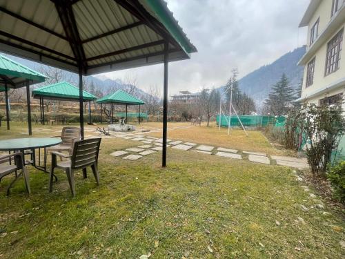 celebriti inn by london vista hotels old manali