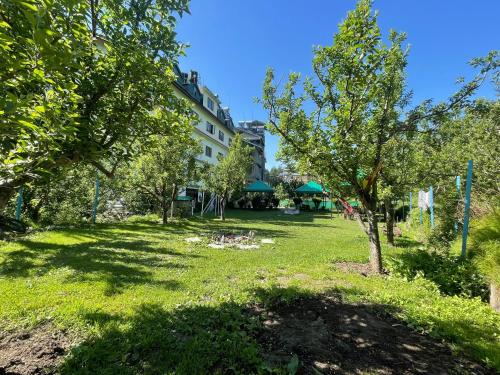 celebriti inn by london vista hotels old manali