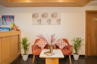 perfectstayz premium mall road