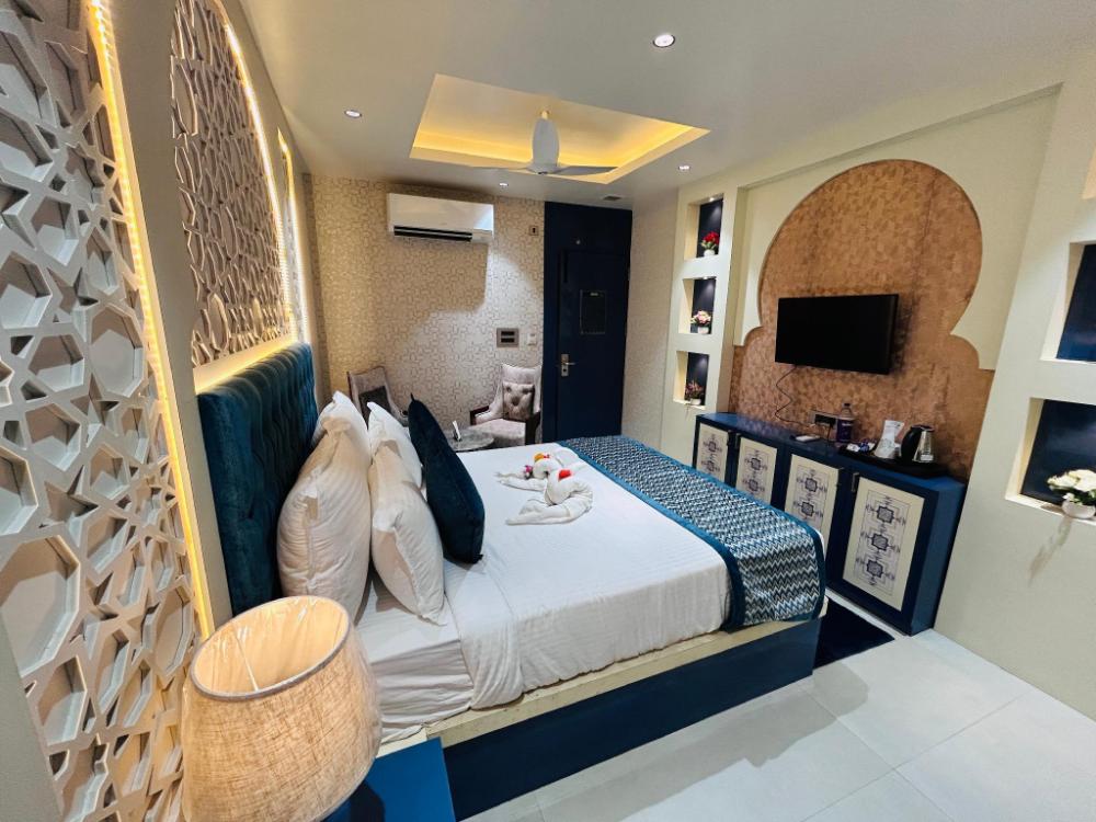 hotel meena aurum inn