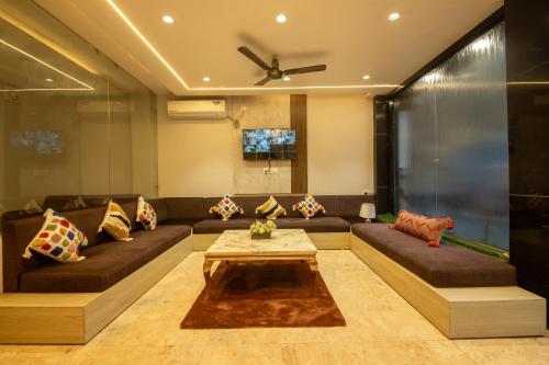 perfectstayz dhruv nanda