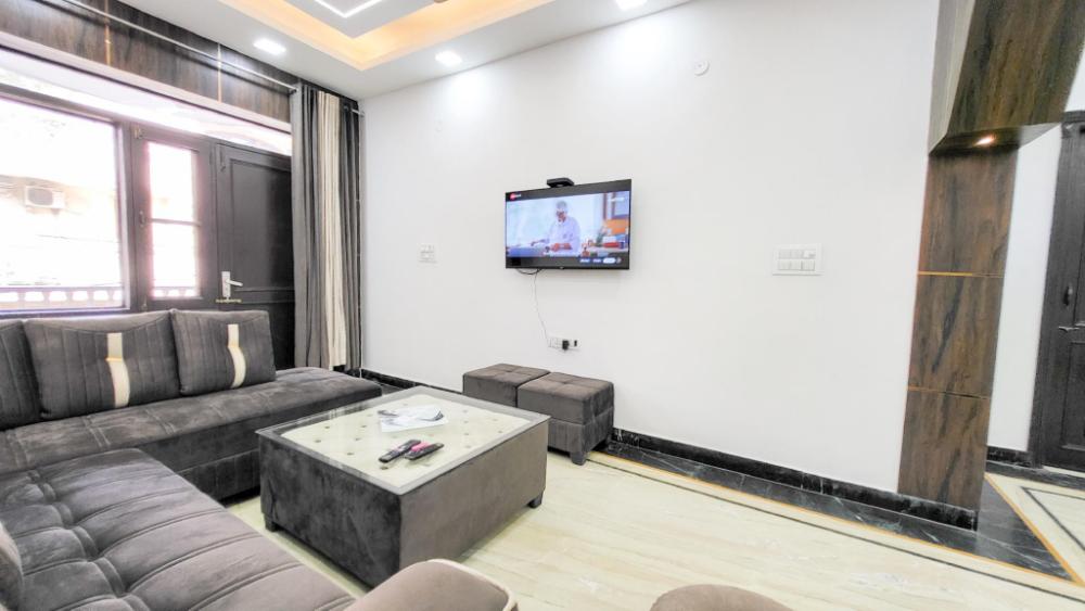 vacationbuddy 3 br home paschim vihar jwala heri