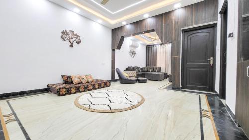 vacationbuddy 3 br home paschim vihar jwala heri