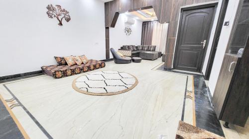 vacationbuddy 3 br home paschim vihar jwala heri