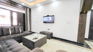 vacationbuddy 3 br home paschim vihar jwala heri