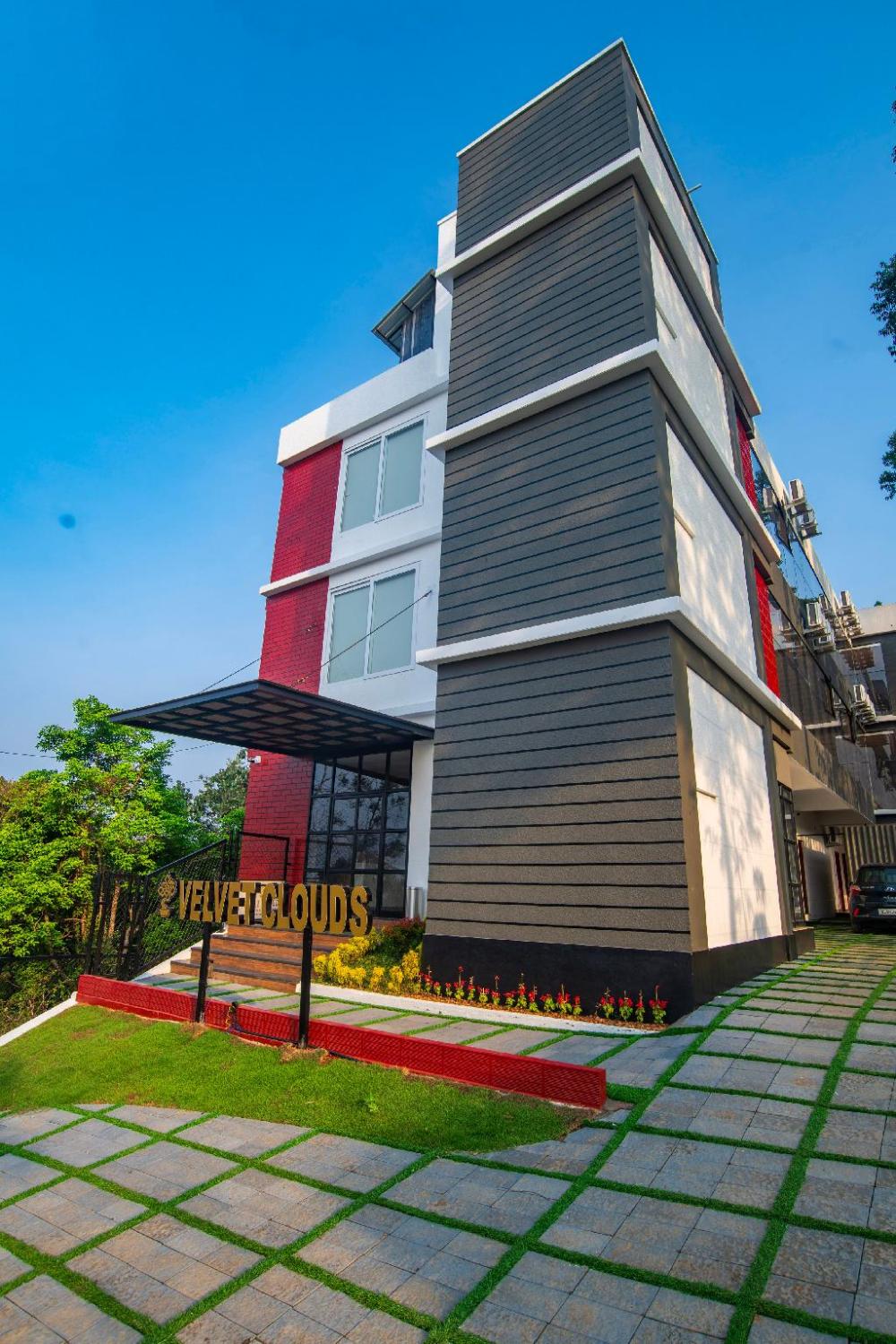 velvet clouds munnar