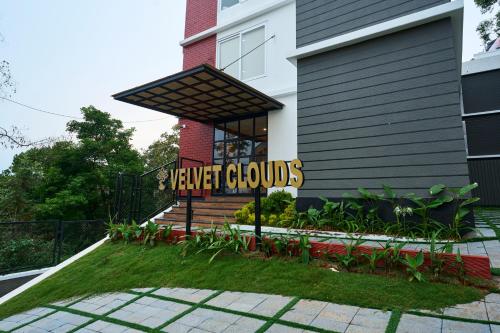 velvet clouds munnar
